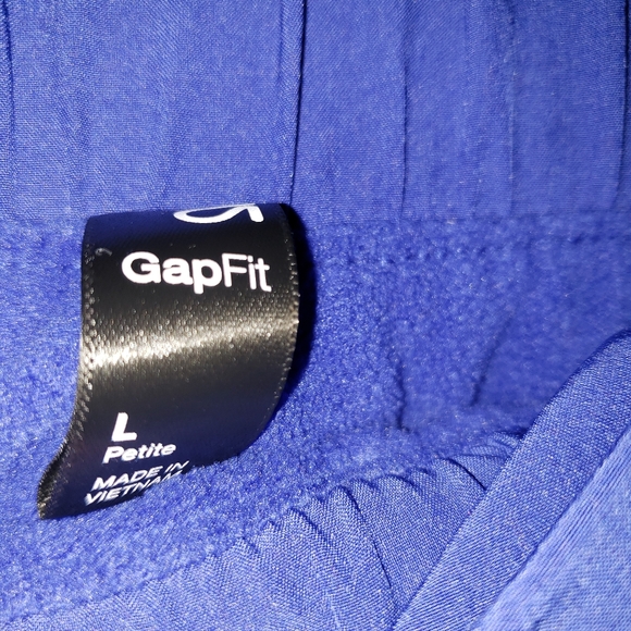 GapFit Snap-Hem Fleece-Lined Sweatpants and GapFit Breathe Turtleneck - Picture 5 of 10